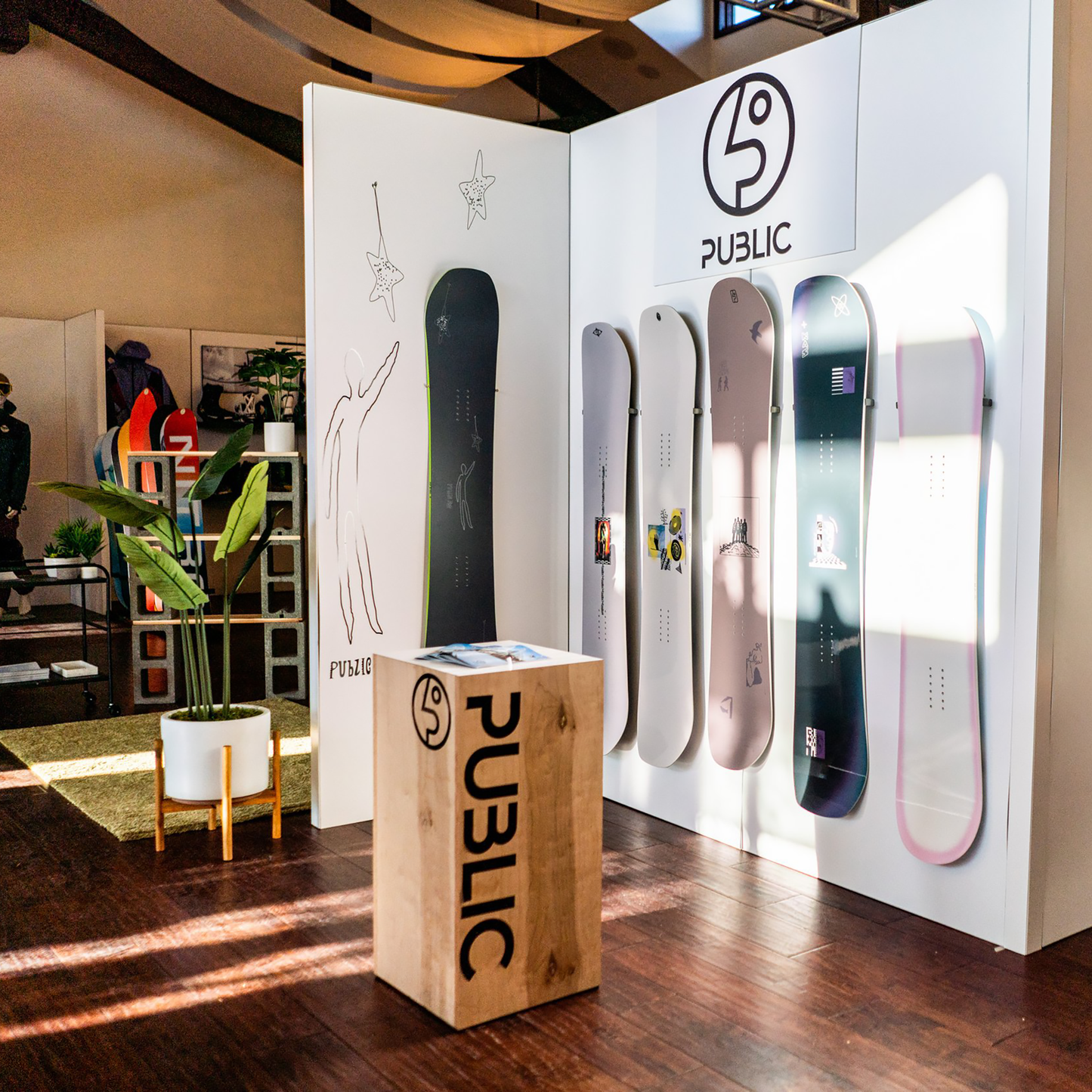 Hover. The Wall Mount Snowboard