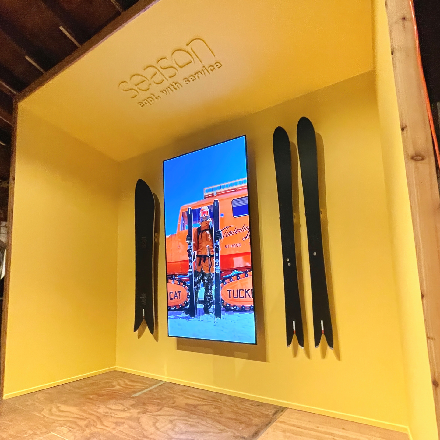 Hover. The Wall Mount Snowboard