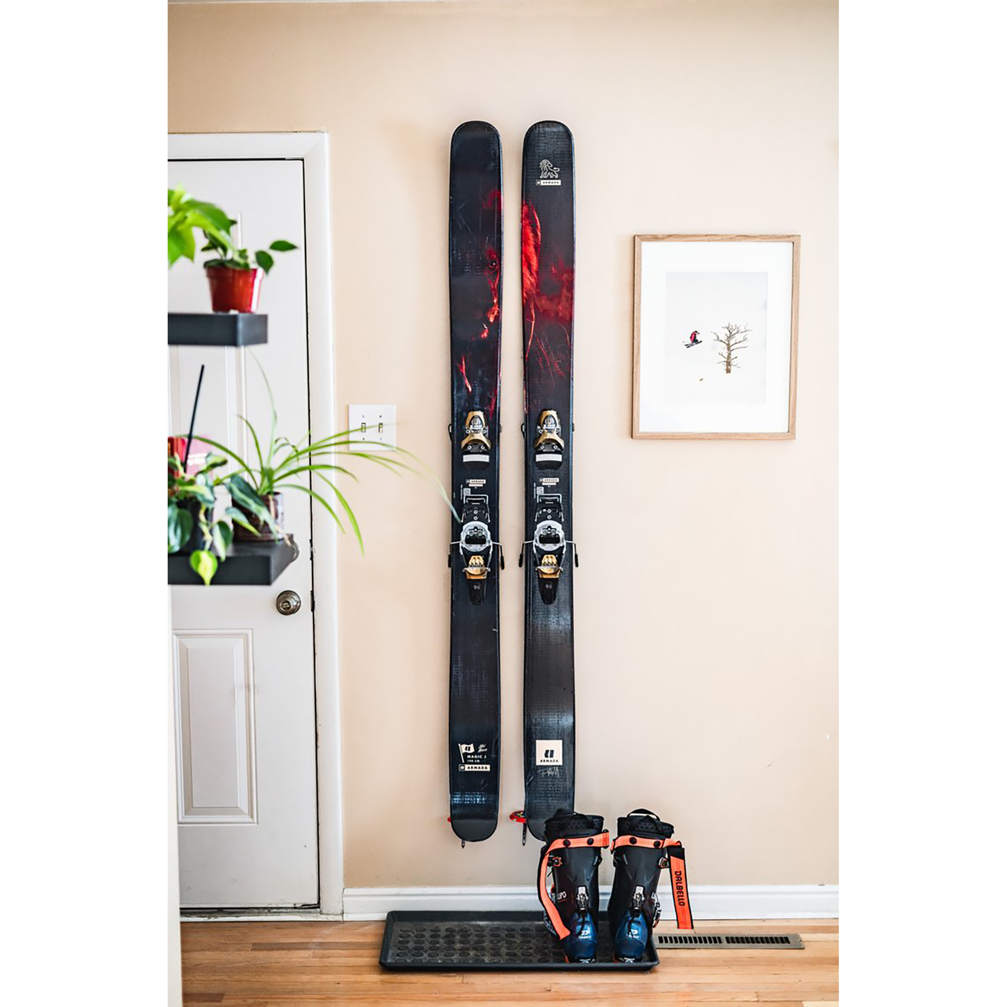 Hover. The Wall Mount Snowboard – Alpine Logic